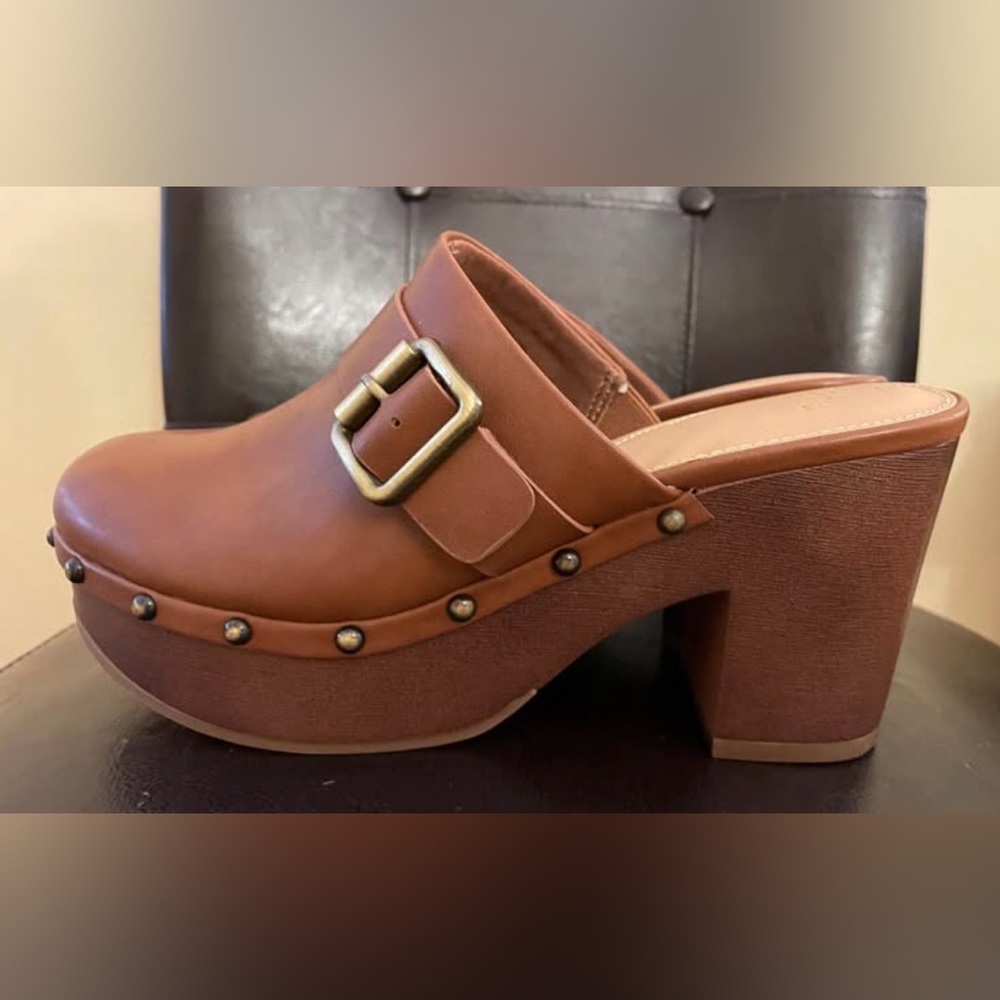 Never Been Worn - Women's Brown Clog with Buckle